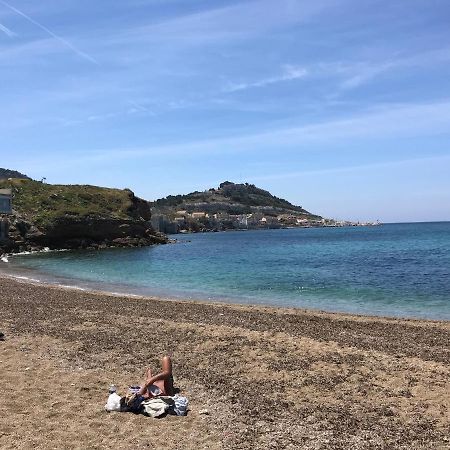 Le Cabanon Bleu Sur La Plage Marseilles Exterior foto